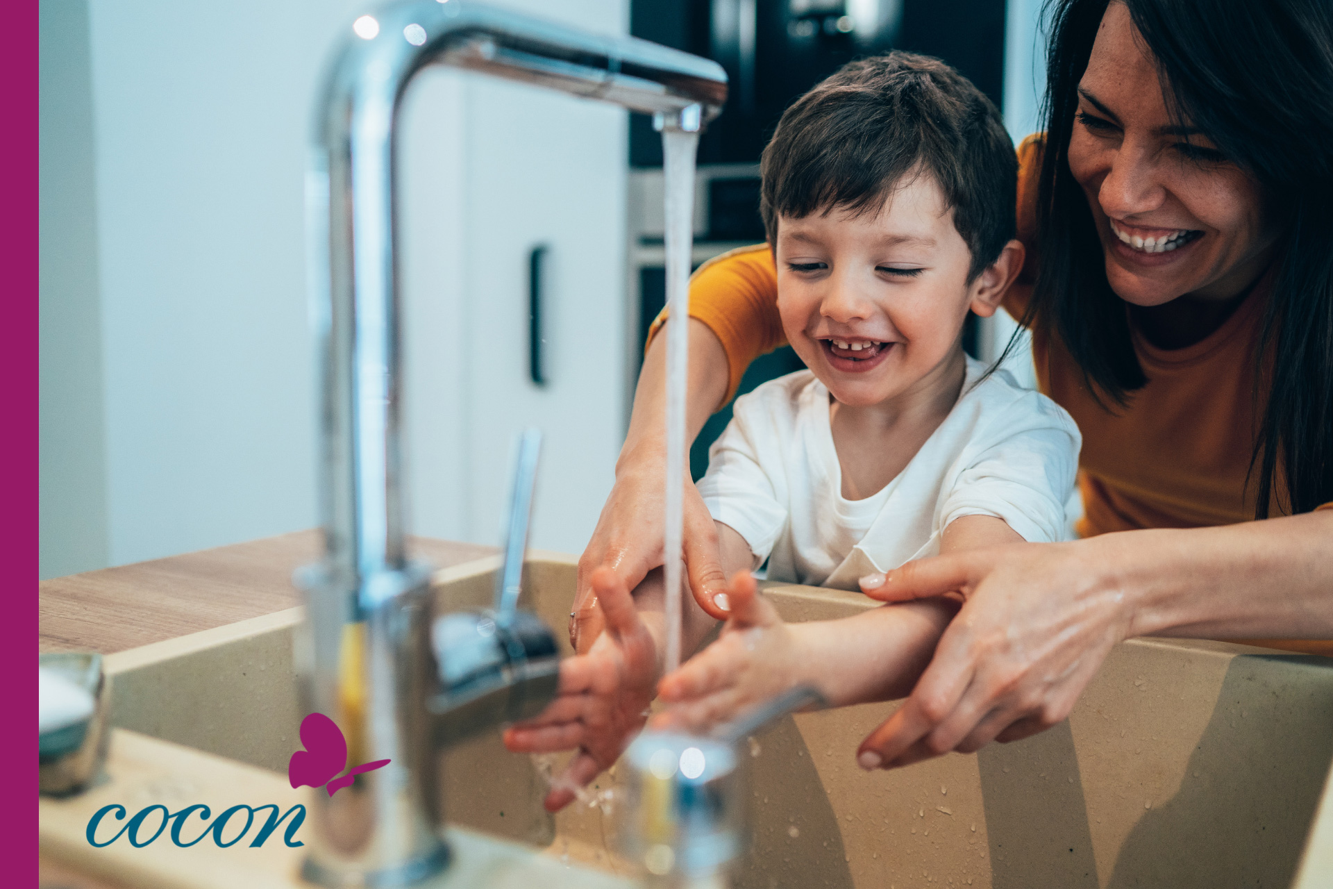 Hände_waschen_mit_Kindern_üben Händewaschen ist die Basis für eine gute Hygiene bei Kindern.